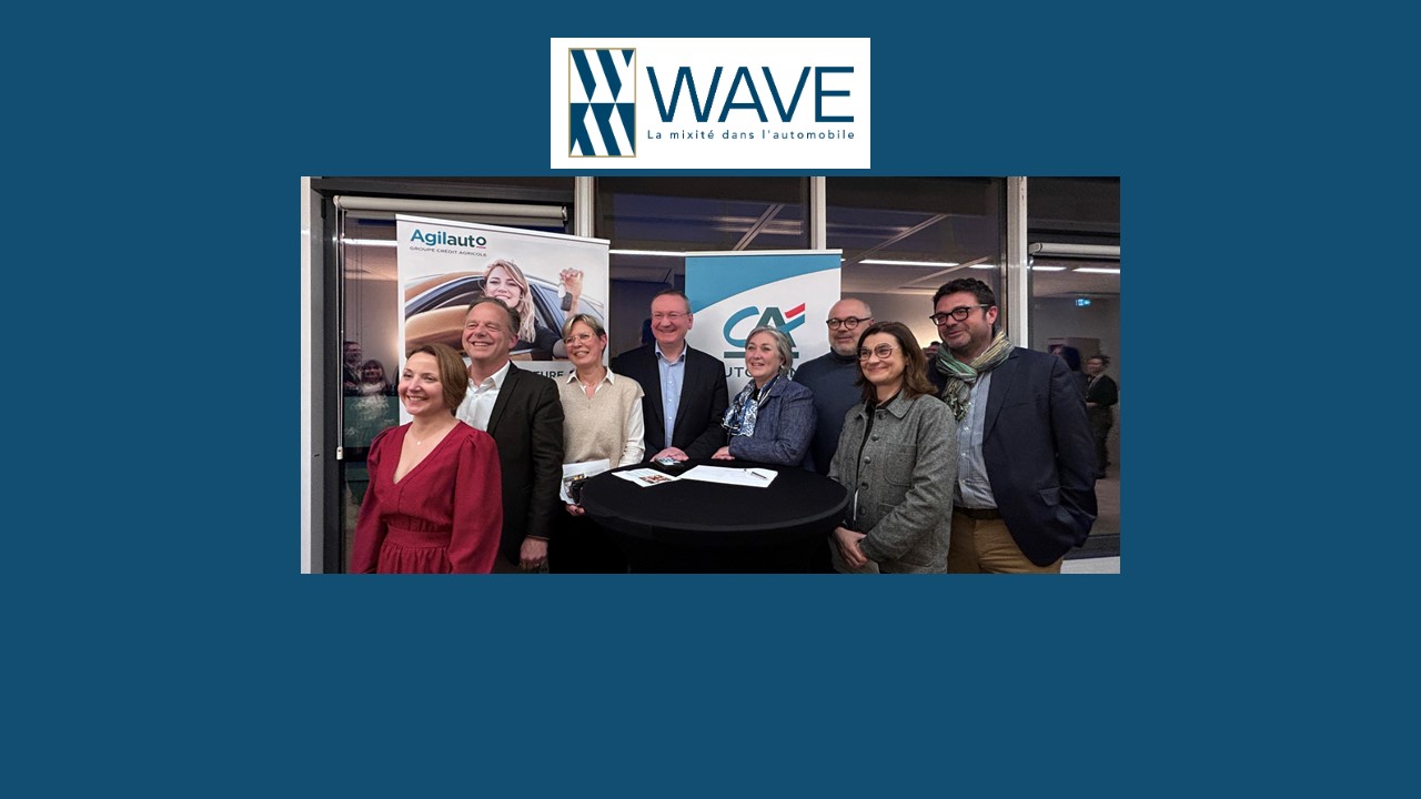 Photo de groupe avec le logo Wave Auto