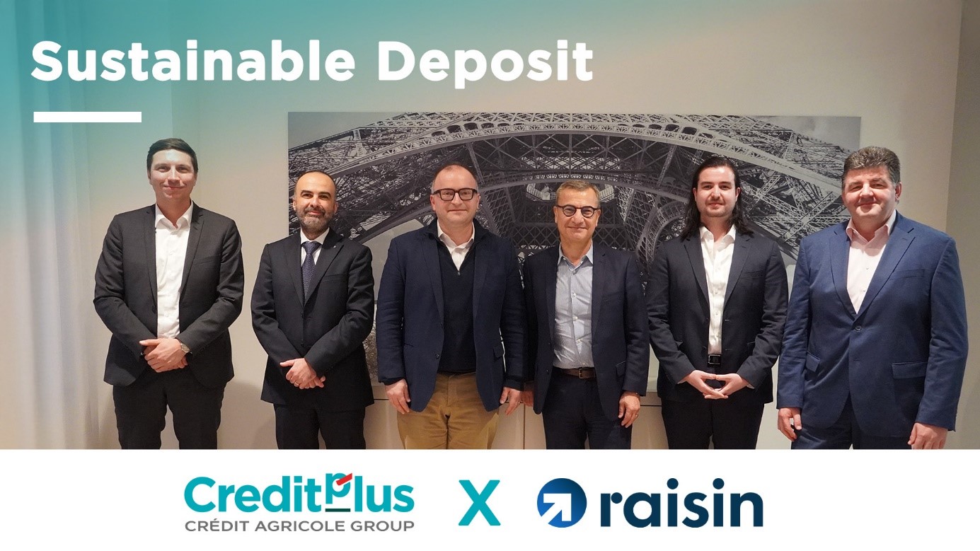 Creditplus x Grape group of men setting the goal