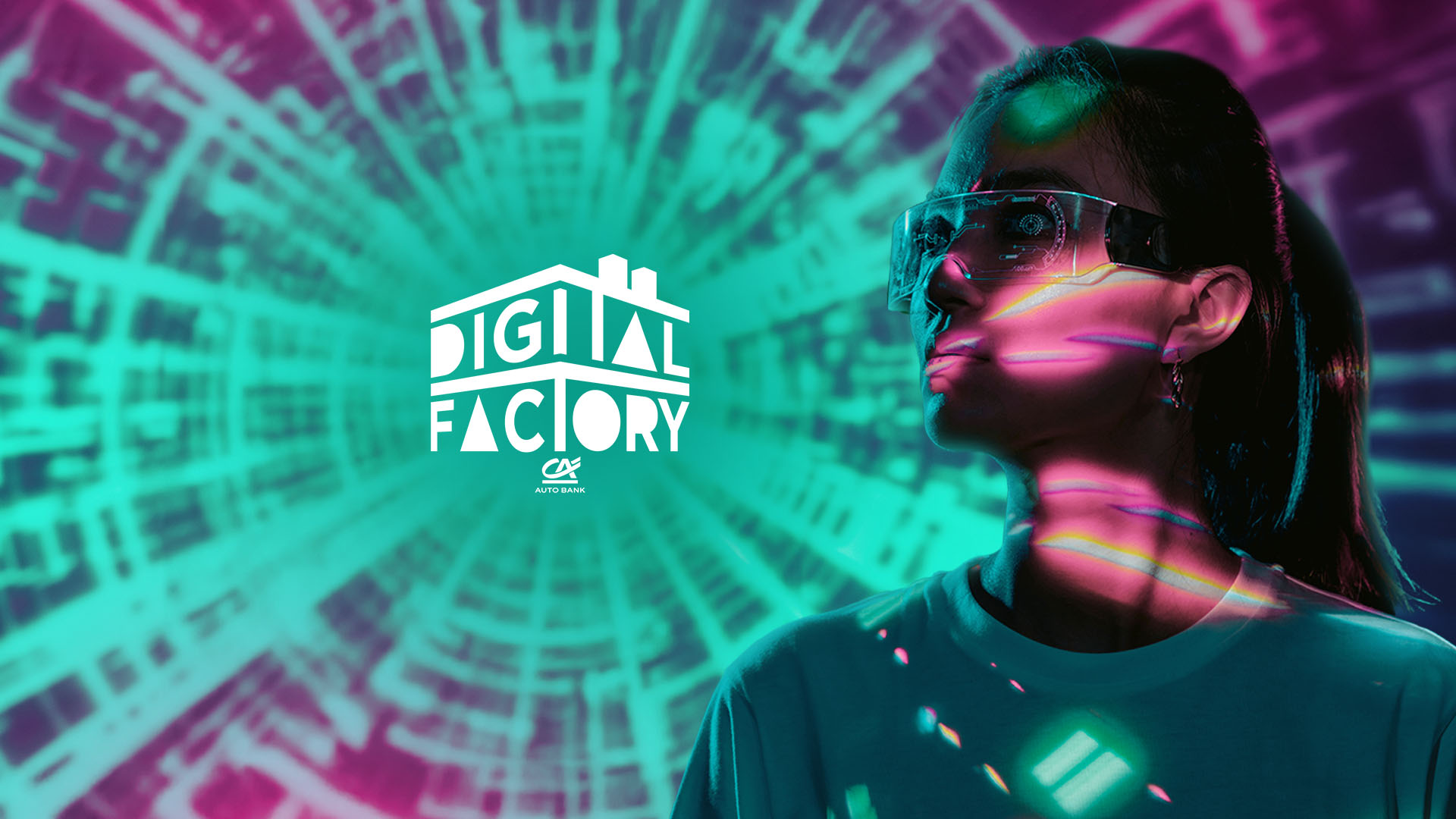 Personne portant un casque de réalité augmentée devant visuel « Digital Factory ».