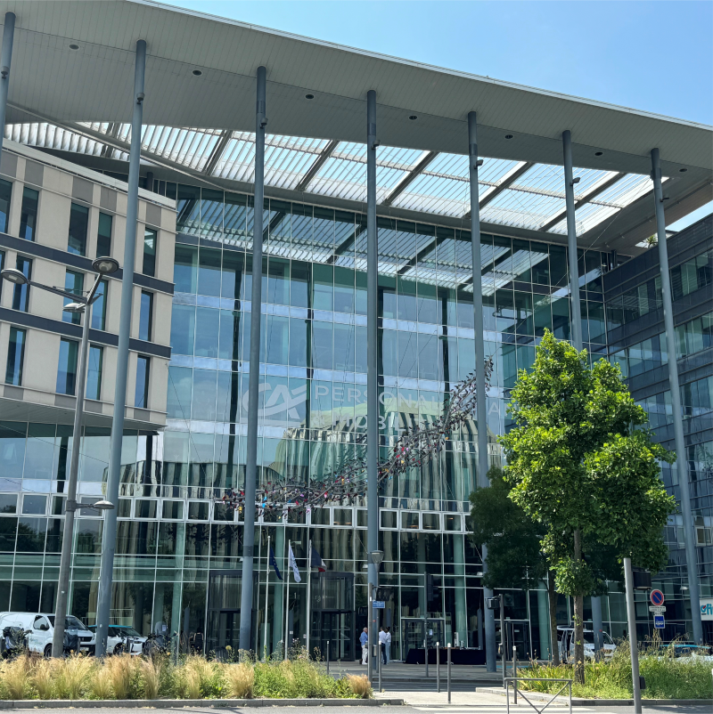 Devanture du siège de Crédit Agricole Personal Finance à Massy