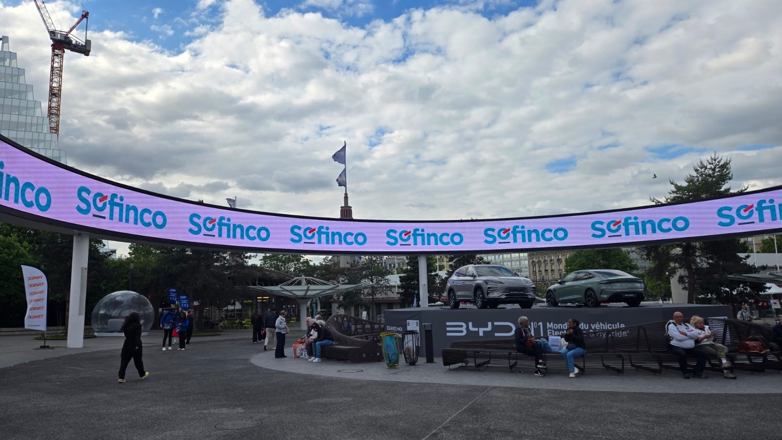 Digital headband entrance to the Paris Fair